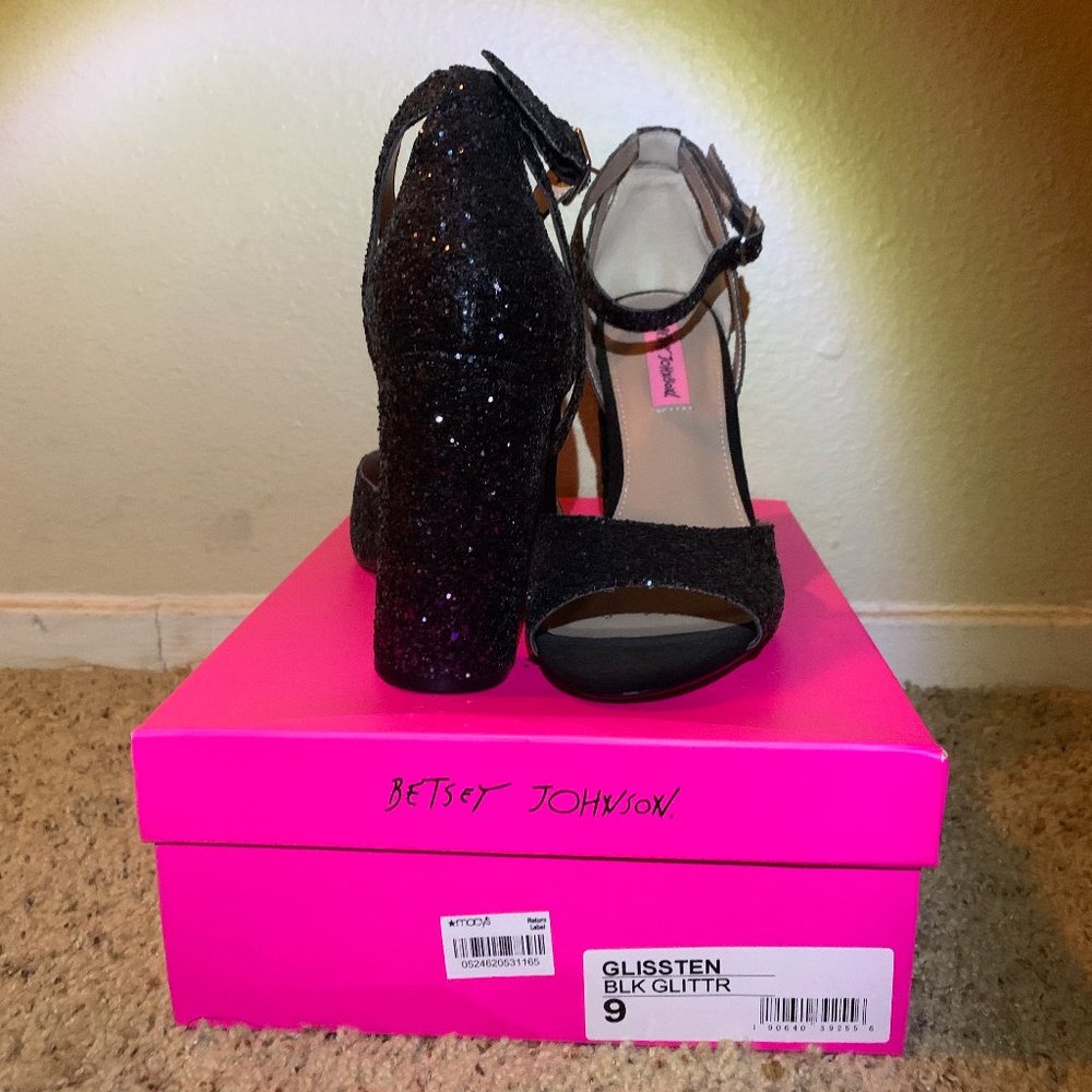Betsey Johnson : Black Glitter Chunky Heel